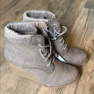 Nautica wedges size 8